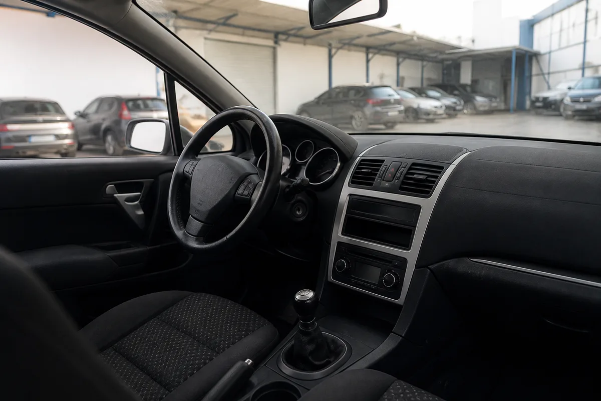 Relevé du kilométrage au tableau de bord d&rsquo;une voiture d&rsquo;occasion
